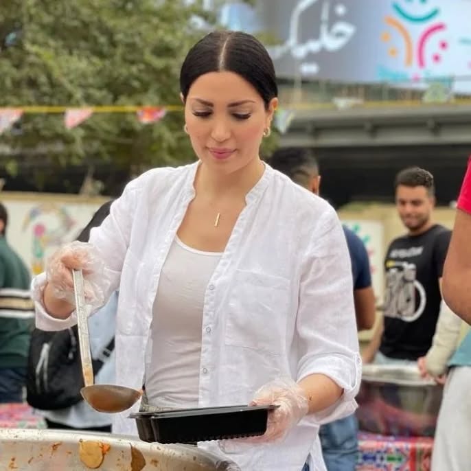 Nesreen Tafesh gladly volunteering with @sharea_smile foundation this Ramadan.