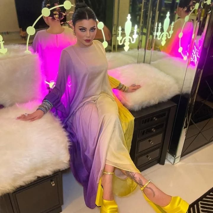 Two beautiful Divas spotted in colorful @caramel_bynoorazhari outfit for Ramadan nights.