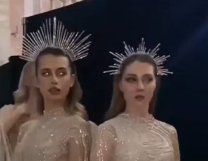 Egyptian fashion designer @temraza presents her latest collection in Paris for PFW.