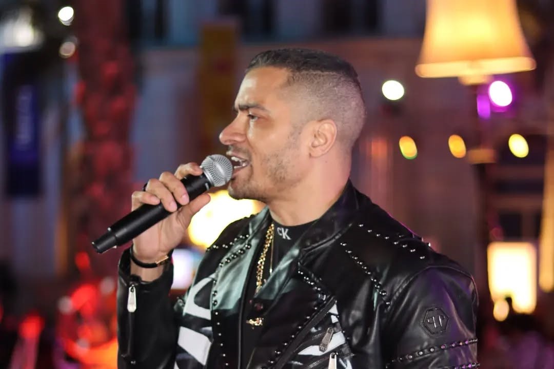 Beautiful Suhoor moments featuring the  Hassan Shakosh at Royal Maxim Palace Kempinski, Layalina Tent.