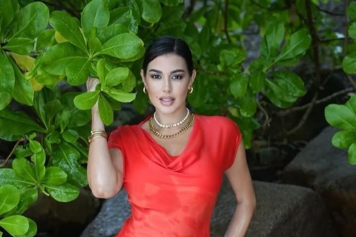 The mesmerizing Egyptian actress @yasmine_sabri looks ravishing in a red dress and we love it.