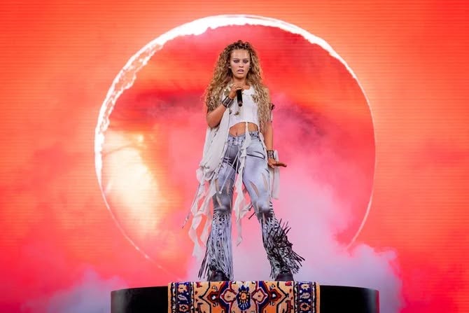 This week, Palestinian-Chilean singer Elyanna had a sold-out show in Los Angeles shortly after making headlines with her performance at the Coachella music festival in California.