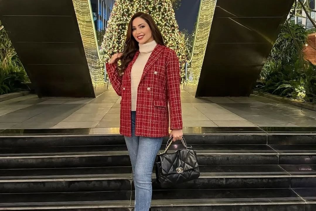 The beautiful @nesreentafesh looks joyous during the festive season and we wish her a happy week ahead.