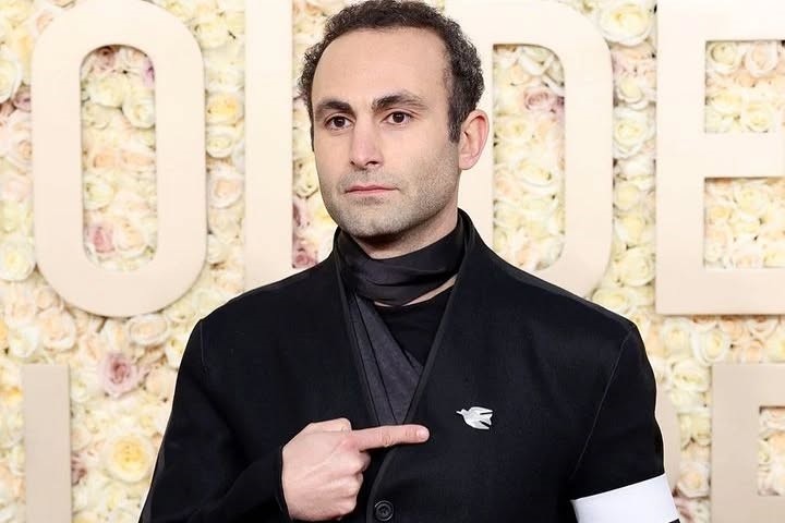 Egyptian British actor Khalid Abdullah at yesterday’s Golden Globes Awards shares a moment in supporting a cause.
