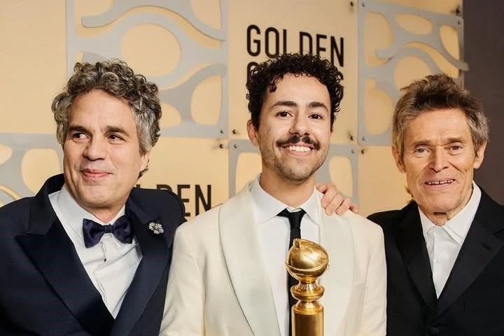 Egyptian / American actor Ramy Youssef wins at yesterday’s Golden Globes Awards for #poorthingsfilm.