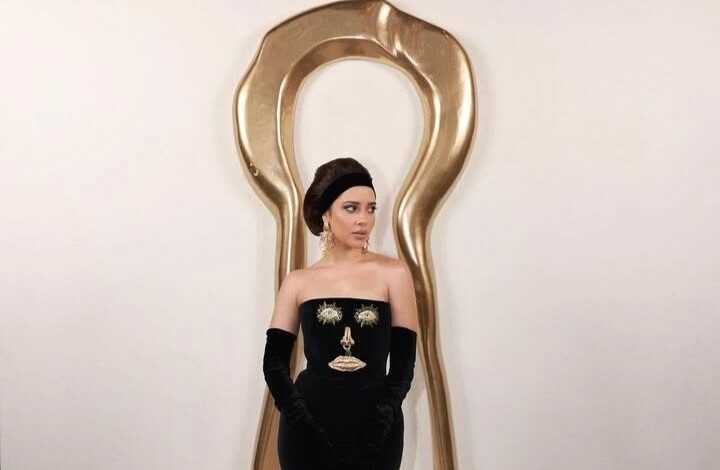 Stunning @balqeesfathi earlier today at the #schiaparelli show in Paris for #parisfashionweek.