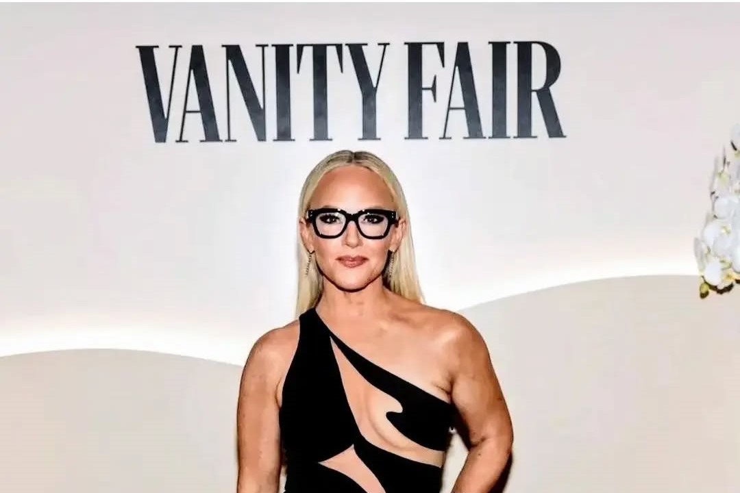 Netflix star @rachaelharris looked gorgeously on point in a dress by Egyptian fashion designer @temraza earlier this month at the Vanity Fair.