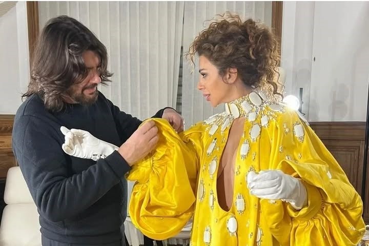 Stunning Lebanese star @myriamfares shares #behindthescenes moments before the SS24 Couture Show with @stephanerolland_paris.