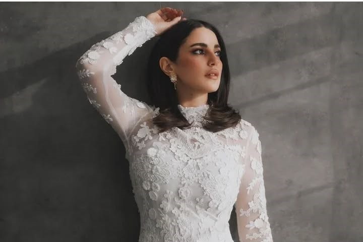 Dorra Zarrouk once again effortlessly slays the fashion game with her latest Instagram snaps! A testament to her confident and elegant style.