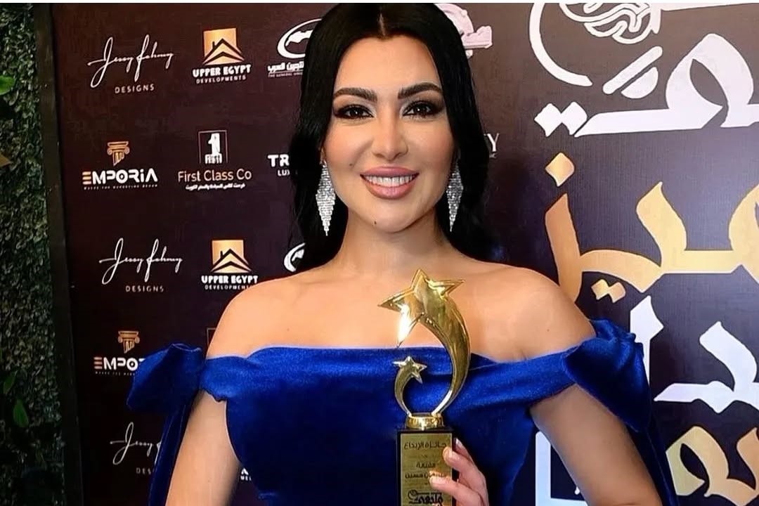 When it comes to winning awards, these leading ladies know how to take center stage! Well-deserved recognition and style.