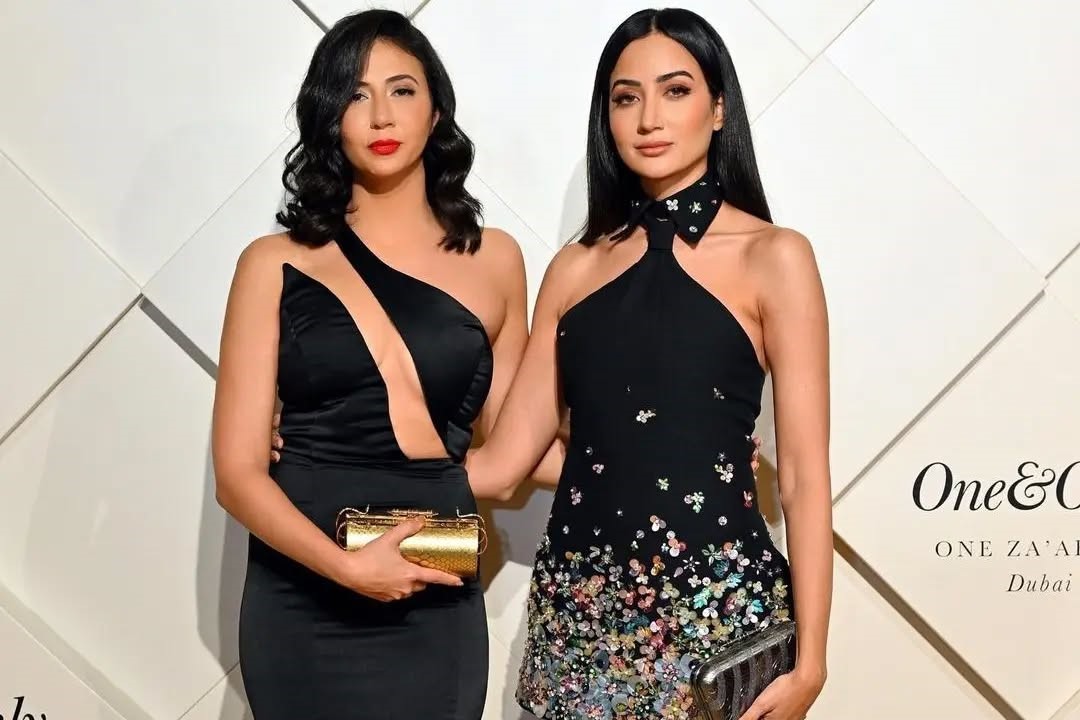 Egyptian icons @okhtein at yesterday’s luxurious opening event in Dubai for the @ooonezaabeel.