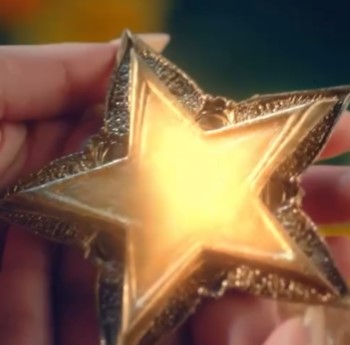 Indulge in the enchanting aroma of Ibrahim Al Qurashi’s latest fragrance with the radiant Yasmine Sabri.