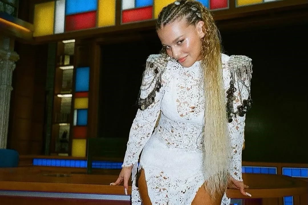 Elyanna mesmerizes with her soulful voice as she took the stage performing an arabic song on The Late Show with Stephen Colbert.