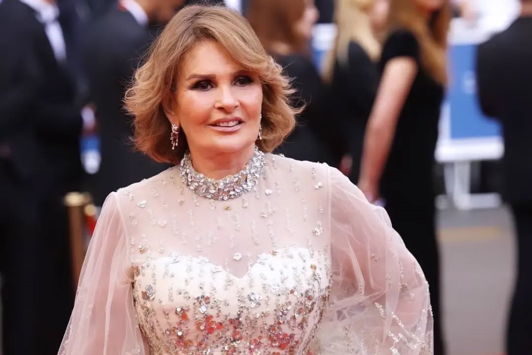 Radiant as ever, the iconic Youssra graced the red carpet at the 77th Festival de Cannes, dazzling in a stunning creation by Lebanese designer Tony Ward and Jewelryby Cartier. A true vision of elegance and glamour.