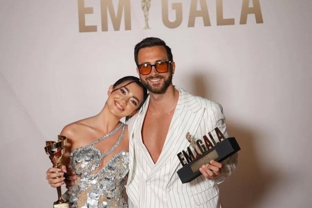 Stephanie Atalah and Zef stole the spotlight at last night’s Emi Gala Award Night, dazzling in their looks and beaming with pride as they accepted their well-deserved awards!  Congratulations to these shining stars on their remarkable achievements.