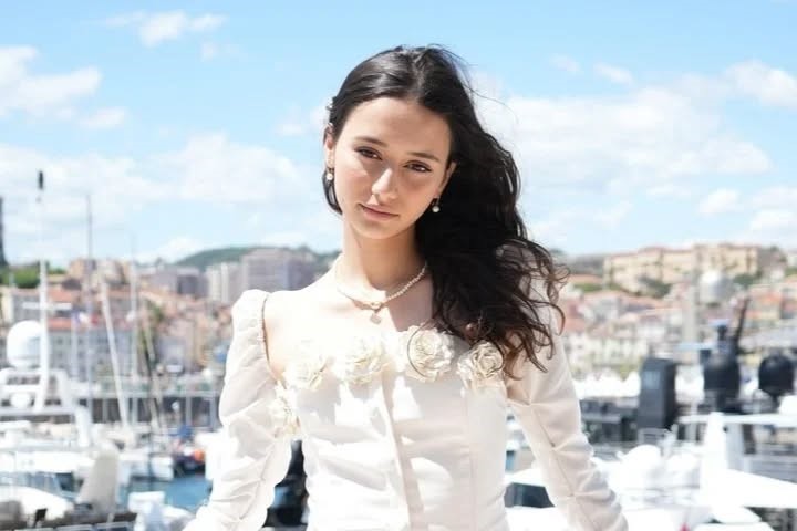 Shining in her debut at Cannes, the young and talented Egyptian actress Lina Sophia captivates with her beauty and talent.