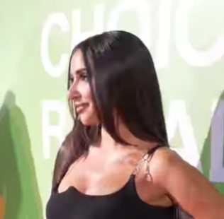 Last night’s People’s Choice Ramadan Awards brought together stars and influential figures, lighting up the red carpet with glamour and style.