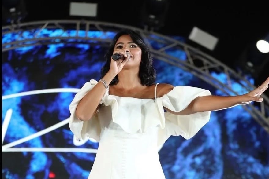Ruby looked absolutely radiant in a stunning white ensemble at yesterday’s AUC performance, turning heads with her undeniable stage presence captivating the audience and leaving everyone in awe.