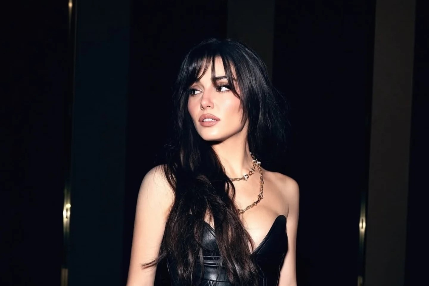 Hande Erçel served pure power and elegance at the Balmain FW25 show.