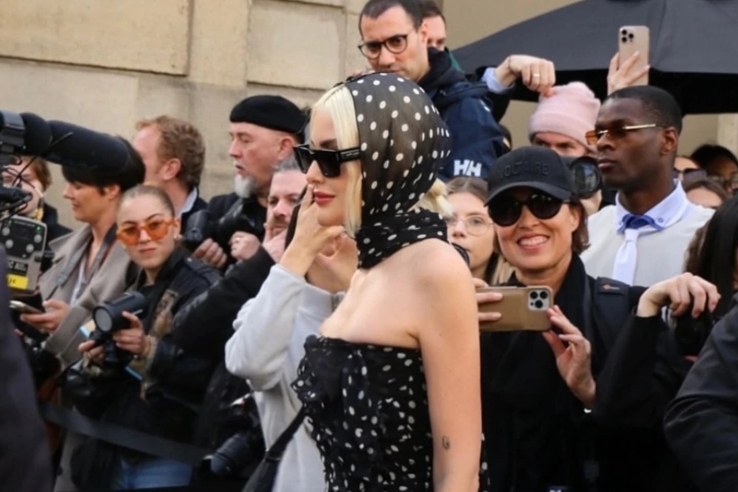 Lebanese public figure ,Nour Arida, takes Paris by storm! From the streets to the front row.