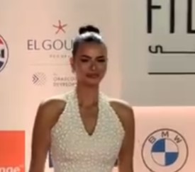 All eyes on @hanadymehanna.