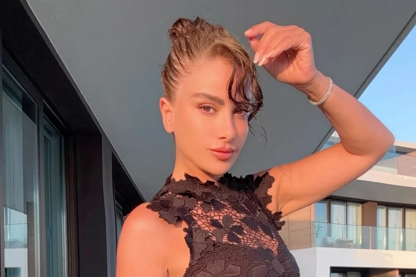 Sunkissed and effortlessly chic.