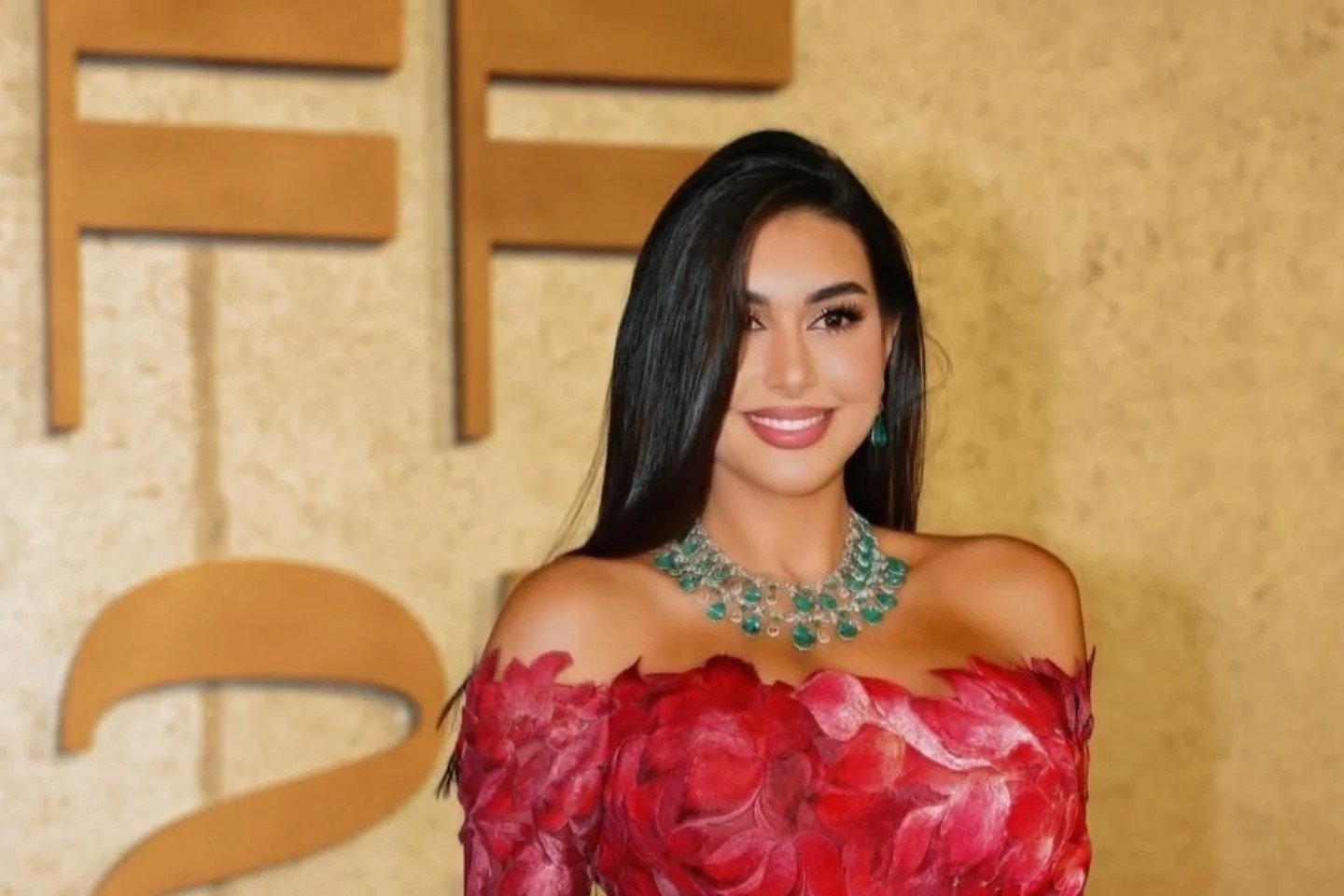 Yasmine Sabri lighting up the Red Sea Film Festival in pure elegance.